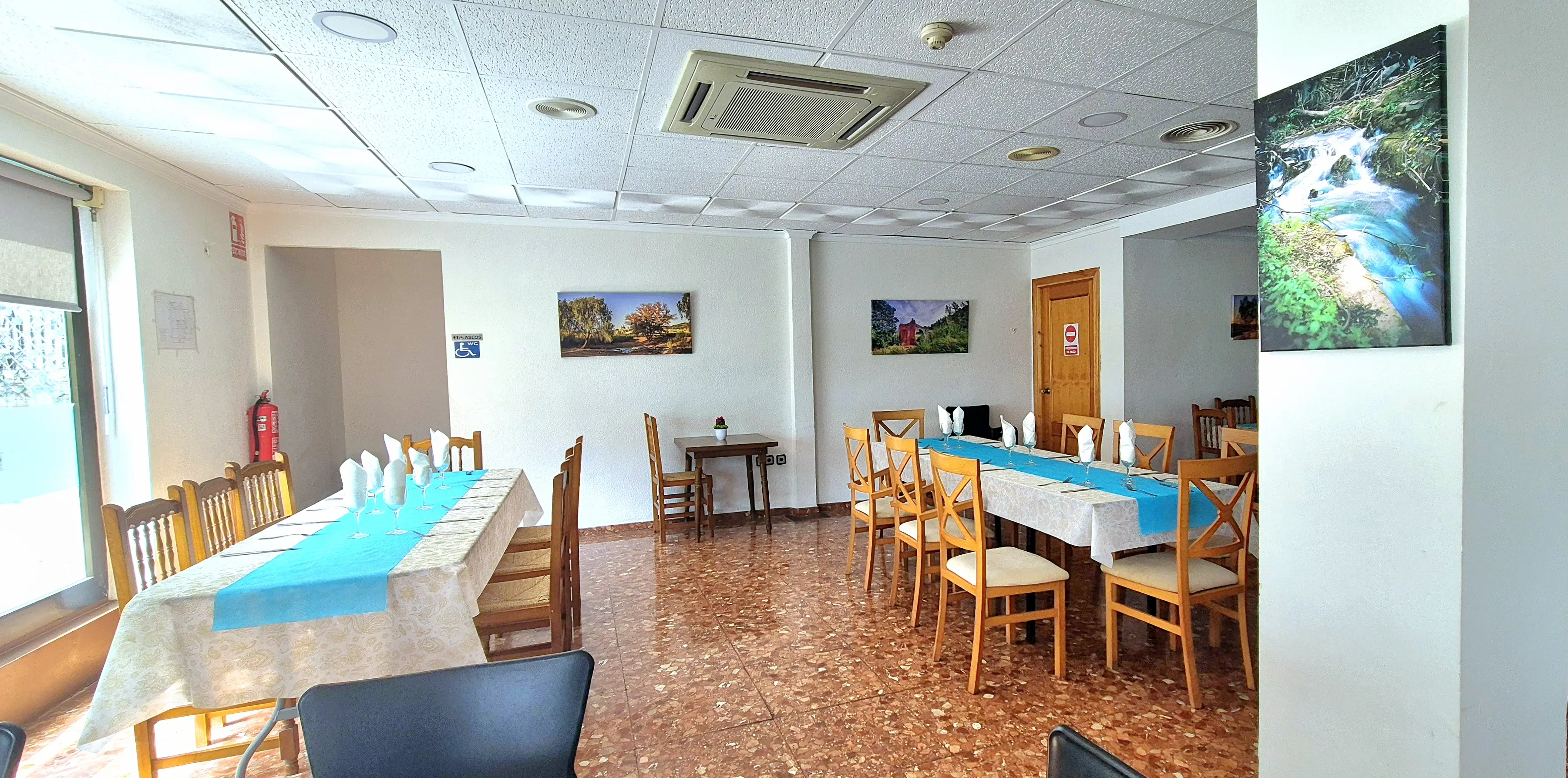 Detalle del montaje de mesa en nuestro acogedor comedor